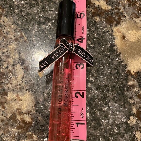 (New) Victoria’s Secret roll on bombshell travel perfume - Picture 2 of 4